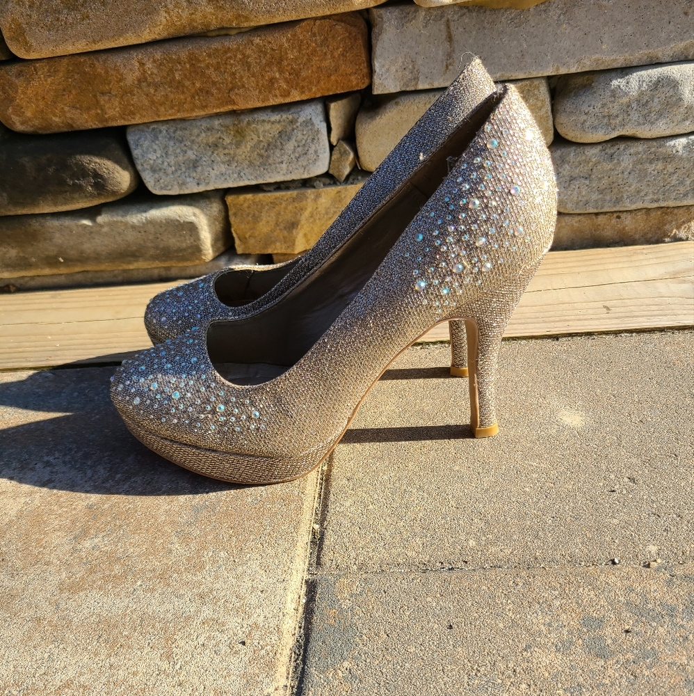 🌵Gold pumps